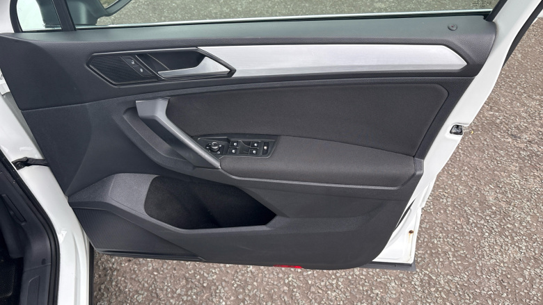 Volkswagen Tiguan 1.4 TSi 125 SE Nav 5dr Petrol Estate